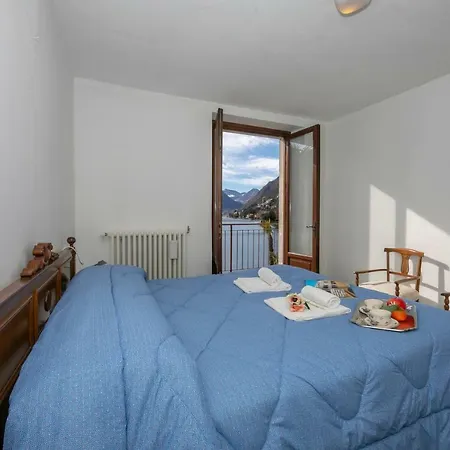 Casa Fronte Isola *